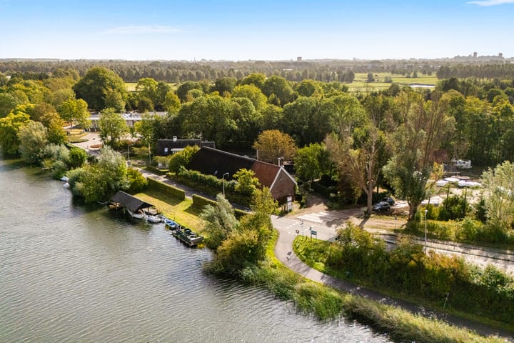 Achterambachtseweg 6 in Hendrik-Ido-Ambacht foto