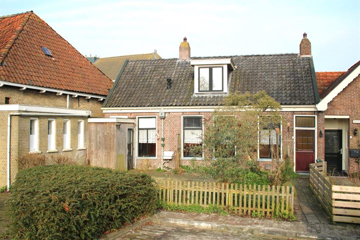 Achterbuorren 5 in Scharnegoutum foto