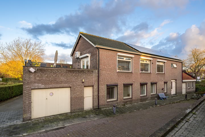 Achterdijk 12 in Stad aan 't Haringvliet foto