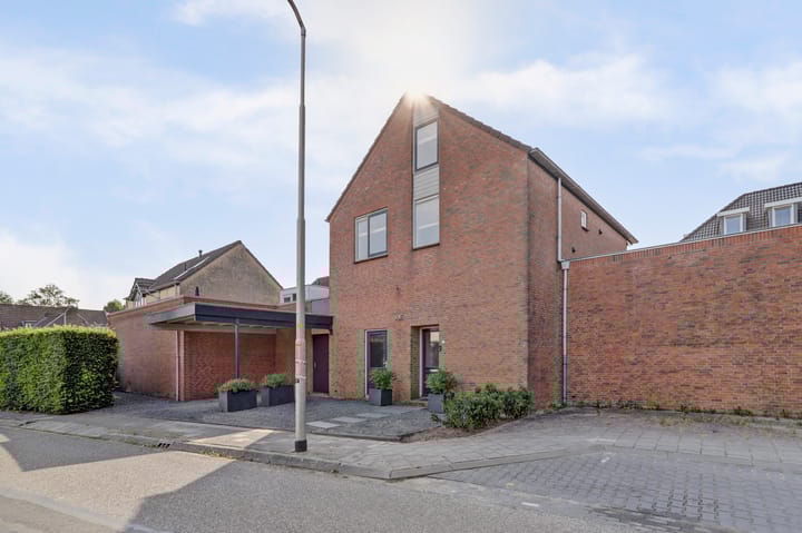 Achterstraat 1 in Beesd foto