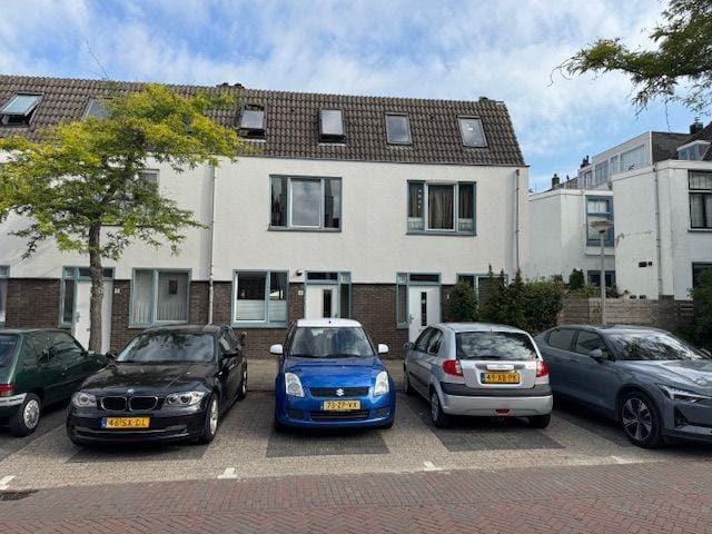 Ada van Hollandstraat 4 in Delft foto
