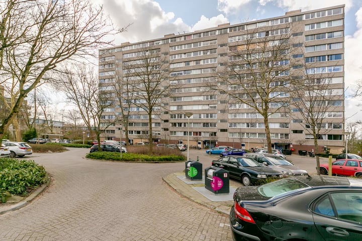 Adama van Scheltemaplein 46 in Delft foto