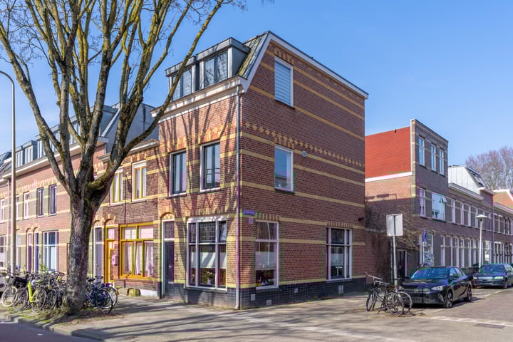 Adelaarstraat 68A in Utrecht foto
