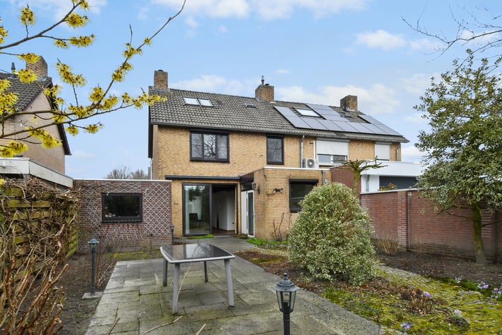 Adelastraat 16 in Weert foto