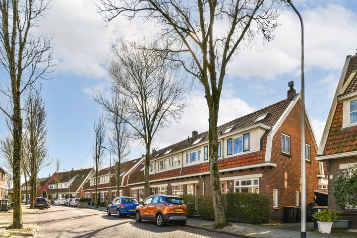 Adelborst van Leeuwenlaan 10 in Sassenheim foto