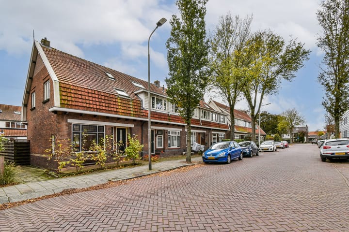 Adelborst van Leeuwenlaan 16 in Sassenheim foto