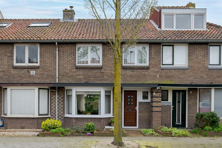 Adelborst van Leeuwenlaan 44 in Sassenheim foto
