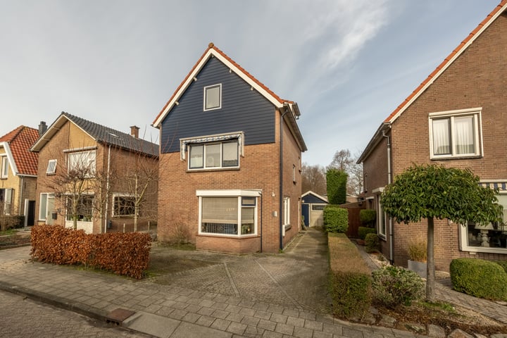 Admiraal de Ruyterstraat 64 in Oud-Beijerland foto