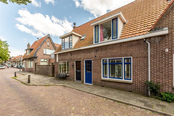 Admiraliteitsweg 2 in Enkhuizen foto