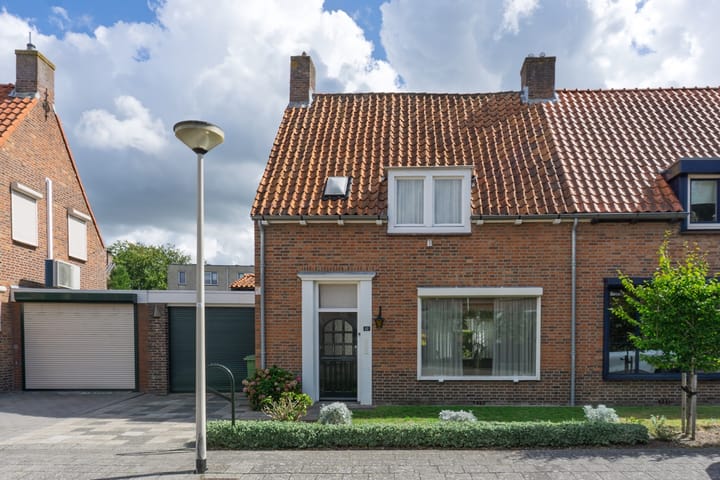 Adriaan Poirtersstraat 12 in Bergen op Zoom foto