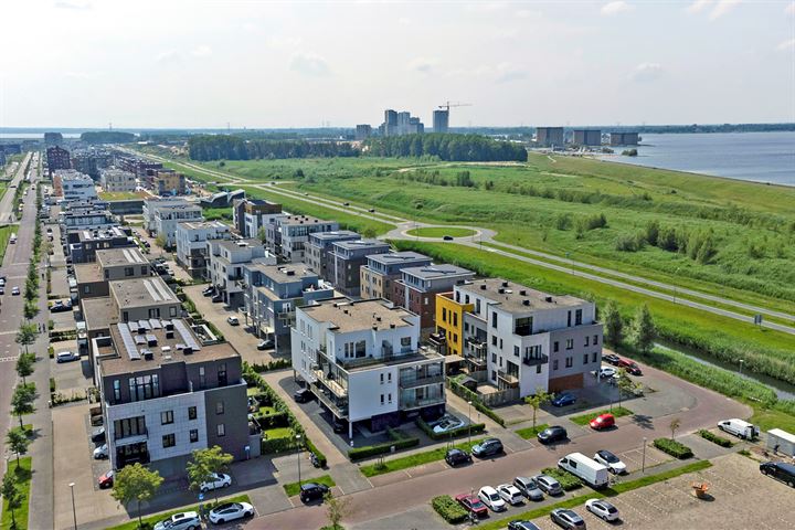 Adriaen Blockstraat 118 in Almere foto