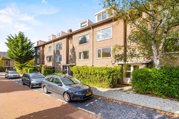 Adriaen van Ostadelaan 18 in Amstelveen