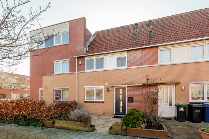 Adrienne Solserstraat 64 in Almere foto