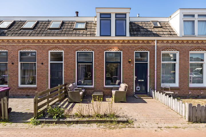 Aert de Gelderstraat 4 in Leeuwarden foto