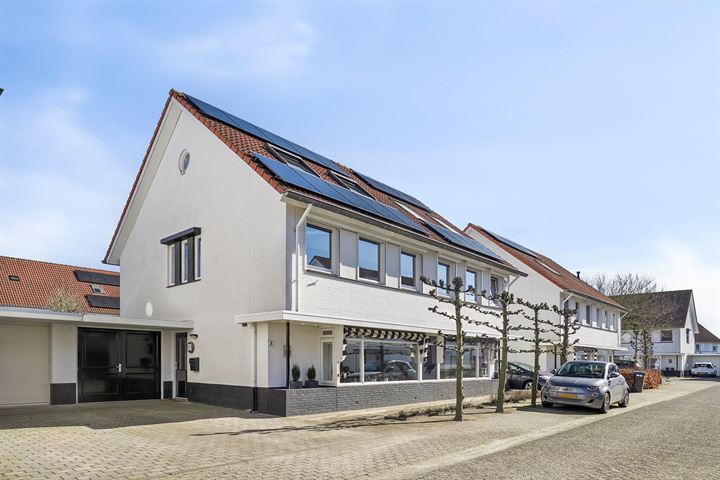 Agaatstraat 8 in Helmond foto