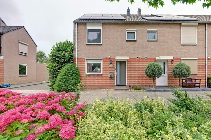 Foto van woning Agnes Bartoutslaan 18, Hendrik-Ido-Ambacht