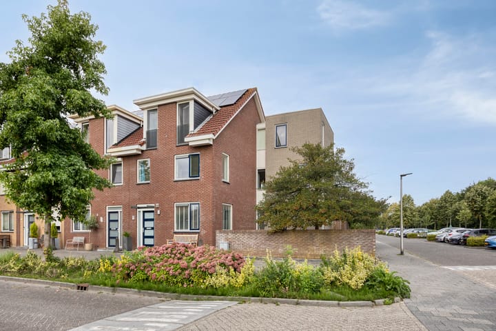 Agnes Bartoutslaan 84 in Hendrik-Ido-Ambacht foto