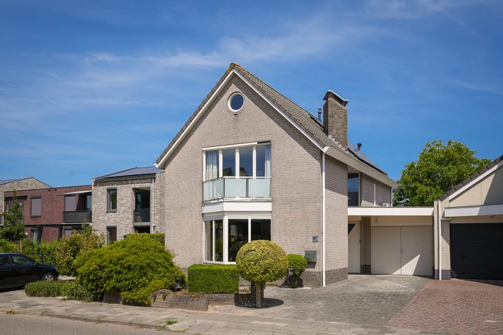 Akkerstraat 1 in Beneden-Leeuwen foto