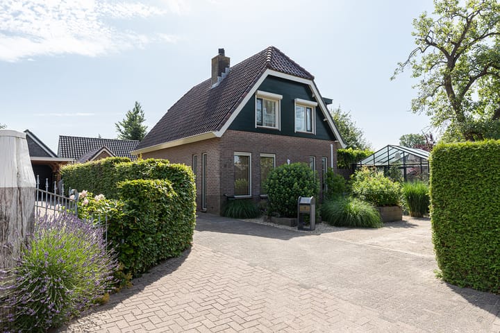 Akkerstraat 18 in Hardinxveld-Giessendam foto