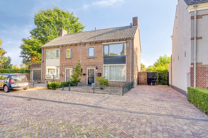 Alard van Herpenplein 2 in Herpen foto