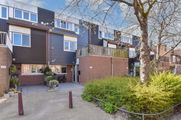 Albert Rousselstraat 110 in 's-Gravenhage foto