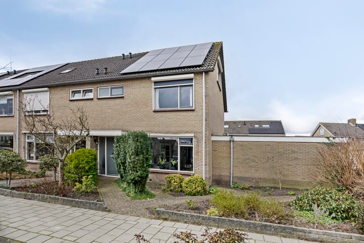 Albert Schweitzerlaan 12 in IJsselmuiden foto