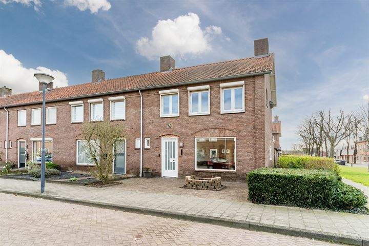 Albrecht Rodenbachstraat 2 in Waalwijk foto