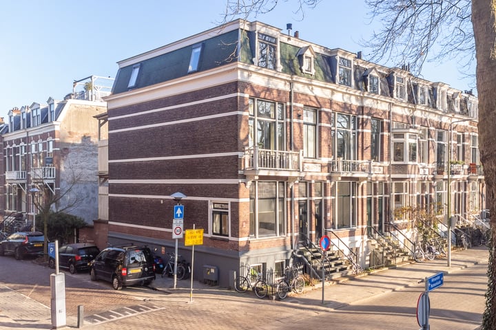 Alexander Numankade 73 in Utrecht foto