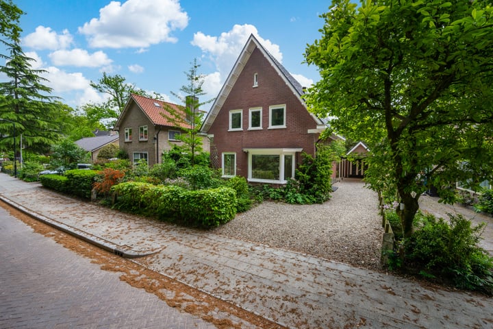 Alexanderlaan 12 in Apeldoorn foto