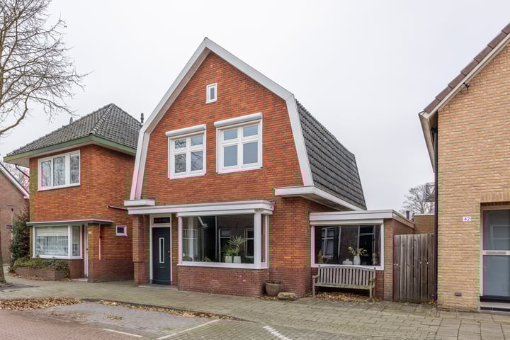 Alleeweg 44 in Enschede foto