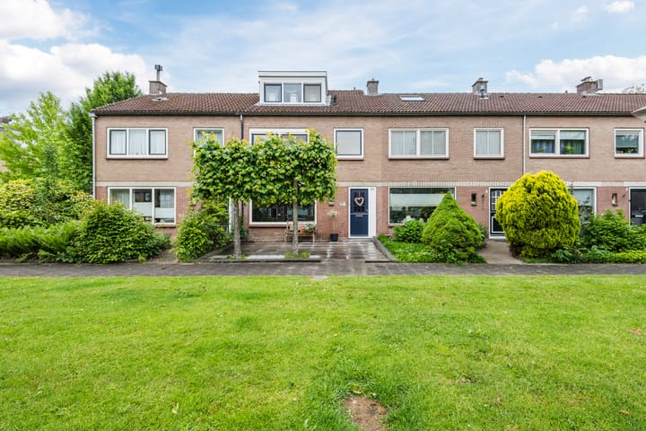 Almareplantsoen 10 in Bunschoten-Spakenburg foto