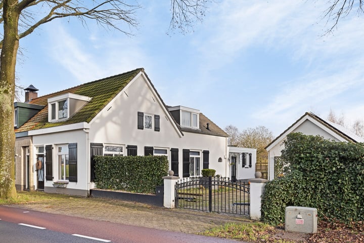 Alphenseweg 12 in Gilze foto