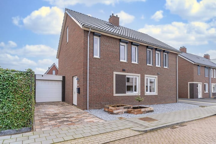 Amalialaan 16 in Maasbracht foto