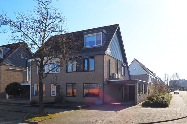 Foto van woning Amandelhof 2, Papendrecht