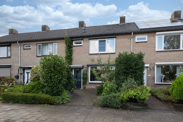 Amarildijk 104 in Roosendaal foto