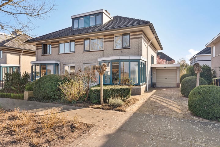 Foto van woning Ambachtsherenlaan 12, Mijnsheerenland