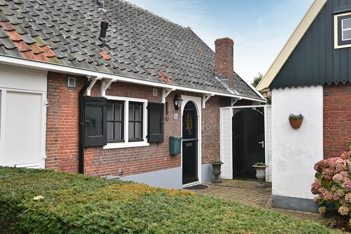 Ambachtstraat 18 in Laren foto