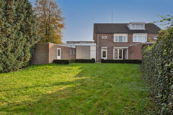 Ambtstraat 1 in Almelo foto