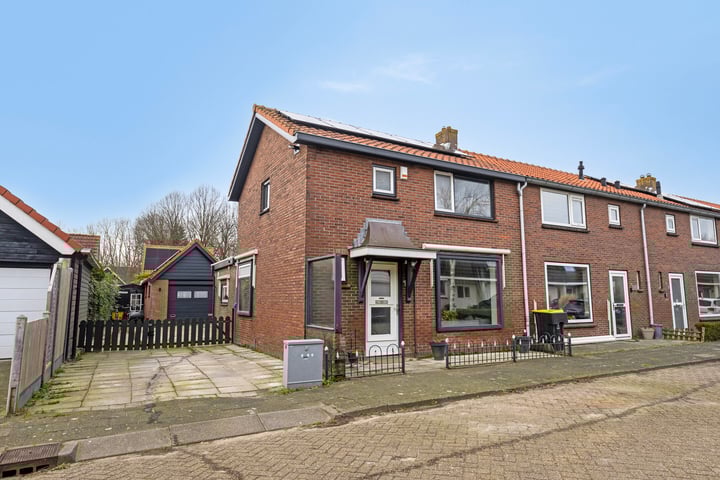 Amundsenstraat 1 in Zuid-Beijerland foto