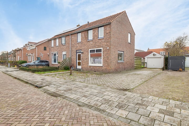 Andries Veenstrastraat 13 in Wolvega foto