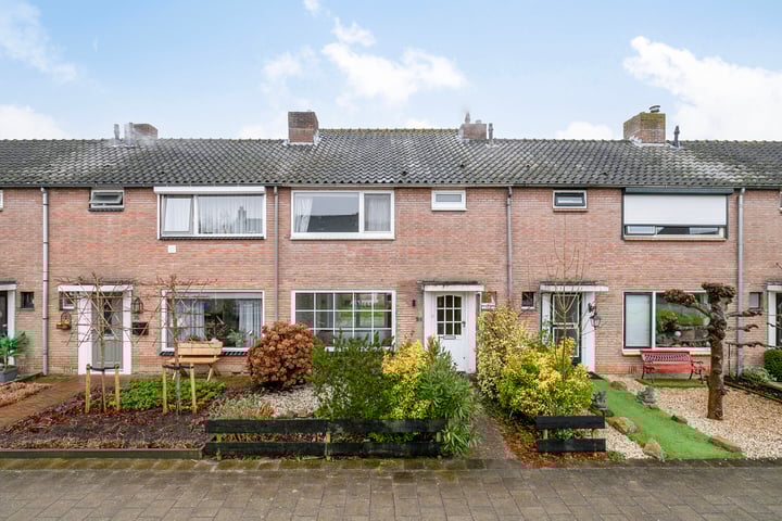 Anemoonstraat 24 in Oud-Beijerland foto