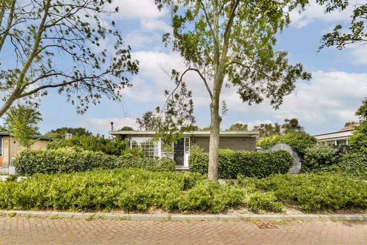 Anjelierenlaan 1 in Beverwijk foto