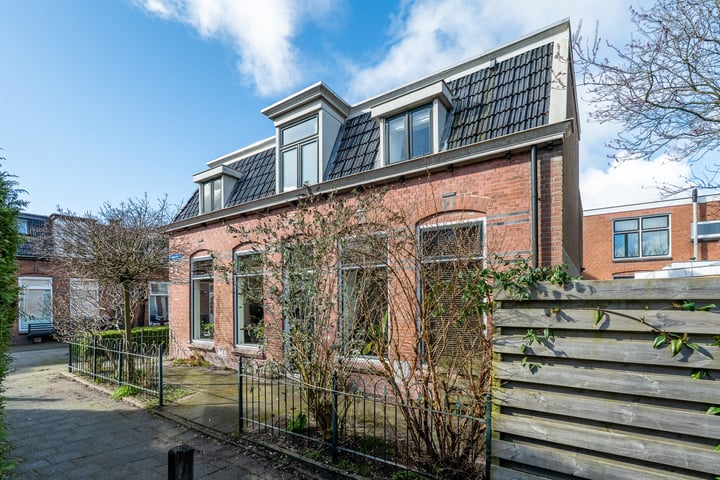 Anjelierstraat 1 in Leeuwarden