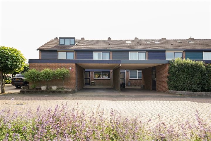 Anna van Gelrestraat 15 in Putten foto