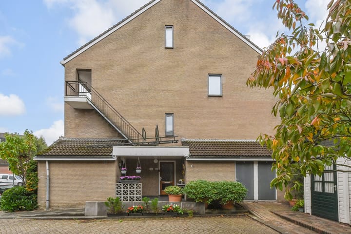 Anna van Hensbeeksingel 351 in Gouda foto