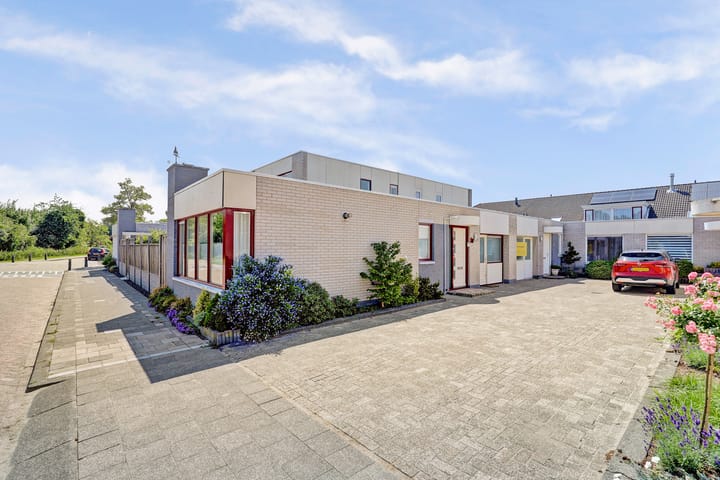 Anne Frankstraat 22 in Spijkenisse foto