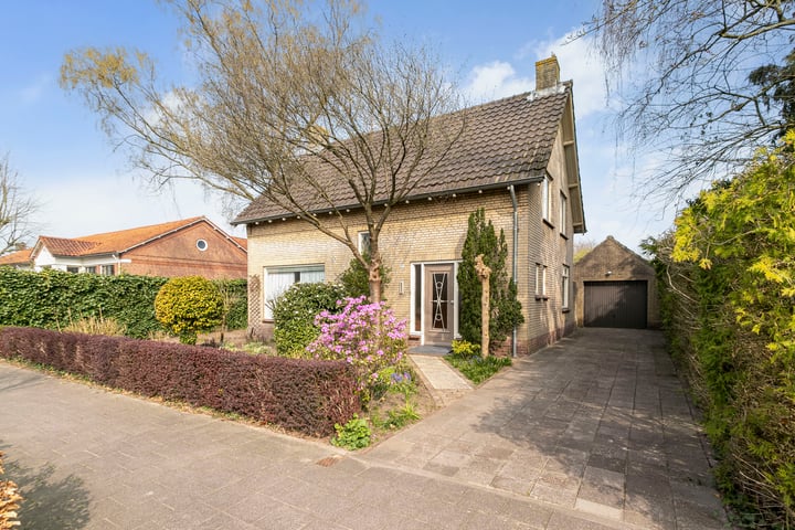 Anneville-laan 37 in Ulvenhout foto