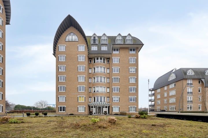 Annie M.G. Schmidtlaan 382 in Voorschoten foto