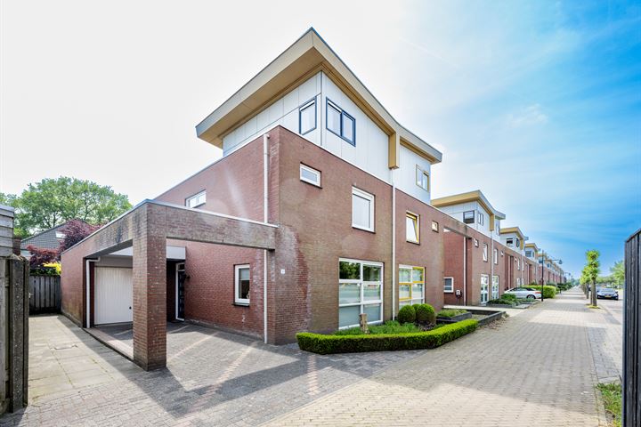 Annie M.G. Schmidtplein 1 in Waalwijk foto