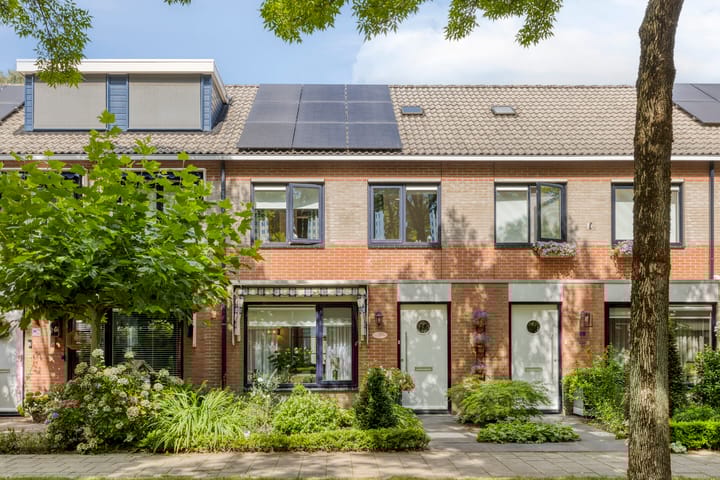 Ans van den Berglaan 20 in Enschede foto